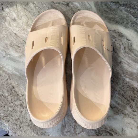 NWOT/NWOB HOKA x Free People Ora Recovery Slide 3 - Shifting Sand - M 9 / W 11